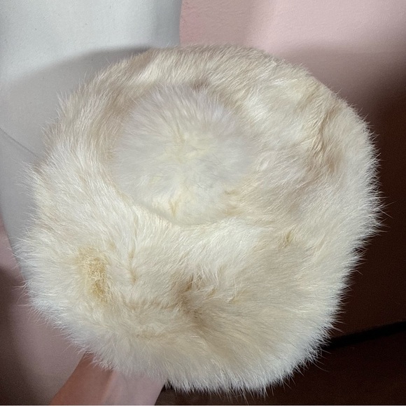 Vintage 1940’s White Rabbit Fur Barrett Winter Hat with Pom Pom - Picture 13 of 15